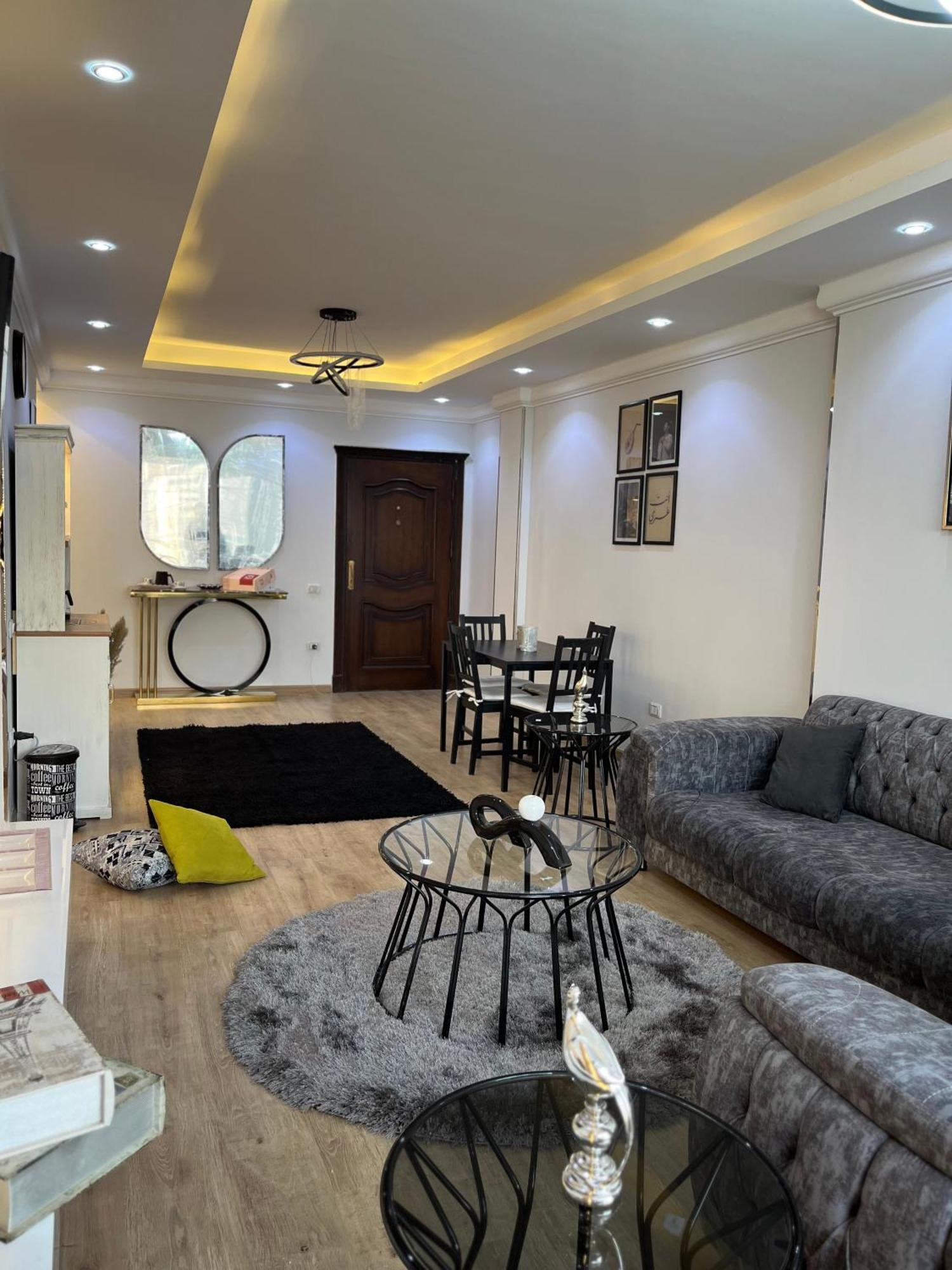 فاخرة مطلة على نهر النيل
